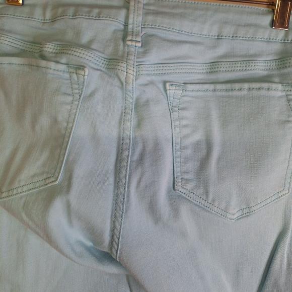 Two Pair of Slim Leg Jeans White/ Light Teal Size 6p - Picture 6 of 9